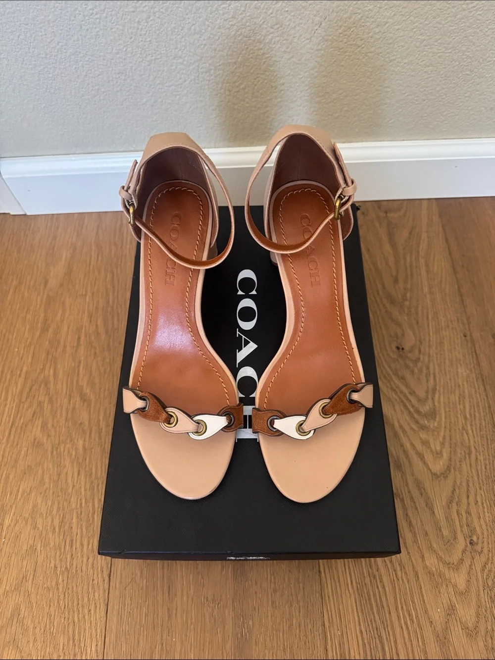 Beautiful Coach Brown Leather Chain-Link Block Heel Sandals - Picture 2 of 7